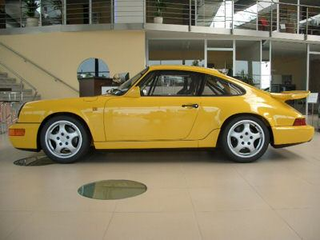 Illustration for article titled 1990-1993 Porsche 964 Carrera 4 Lightweight